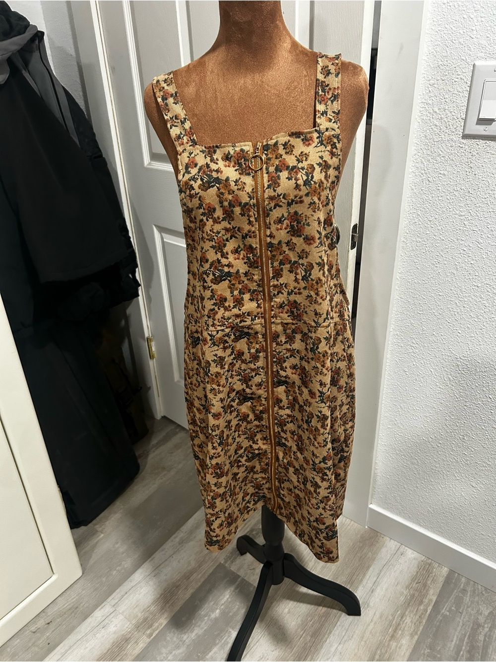 BOGO free Sleeveless Floral Zip-Front Midi Dress in Beige